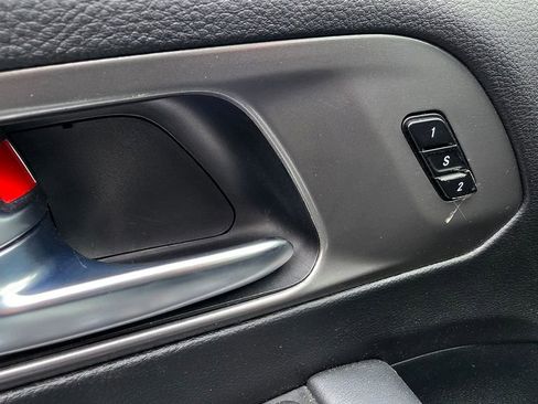 Used 2025 Chrysler Pacifica Select FWD image 18