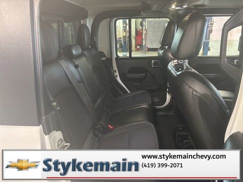 Used 2021 Jeep Gladiator Sport image 31