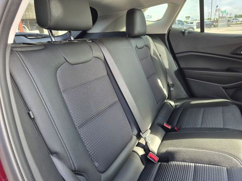 Used 2025 Chevrolet Trax LT w/ LT Convenience Package FWD image 28