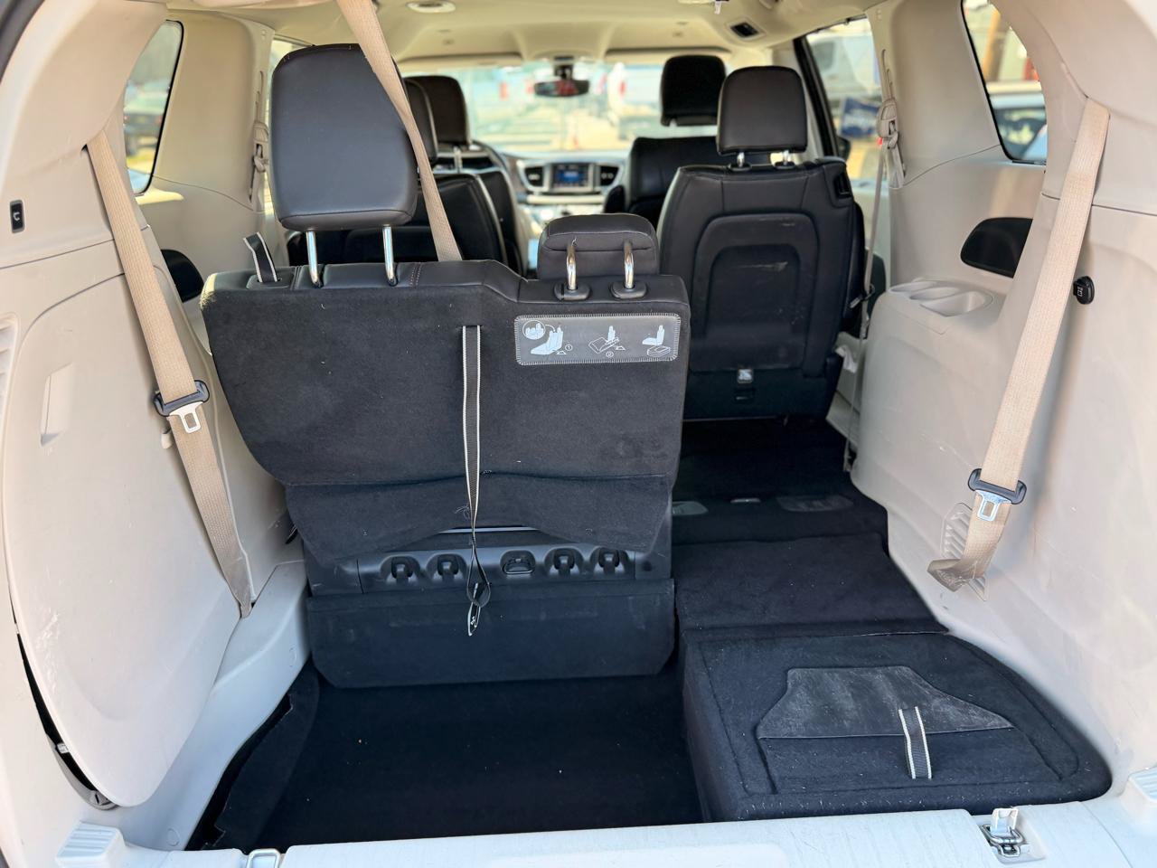 Used 2019 Chrysler Pacifica Touring-L FWD image 22