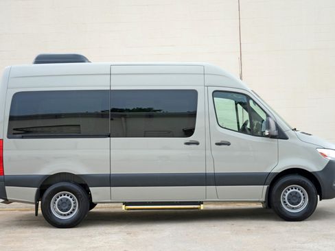 Used 2022 Mercedes-Benz Sprinter 2500 image 46