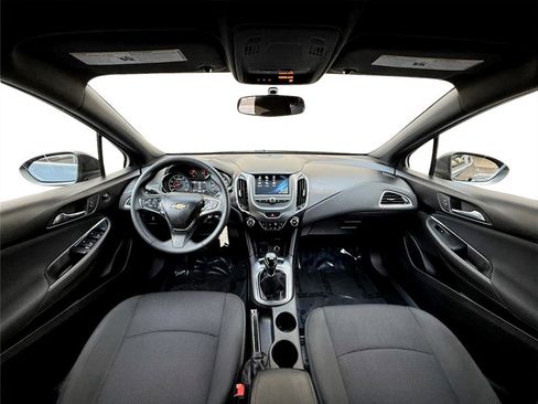 Used 2017 Chevrolet Cruze LT image 24