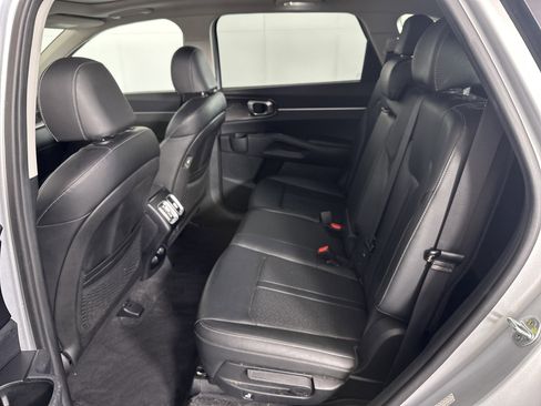 Used 2022 Kia Sorento S w/ Panoramic Sunroof Package image 7