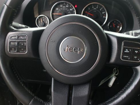 Used 2016 Jeep Wrangler Unlimited Rubicon w/ Connectivity Group AWD/4WD image 18