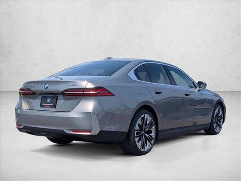 New 2026 BMW i5 eDrive40 AWD/4WD image 2