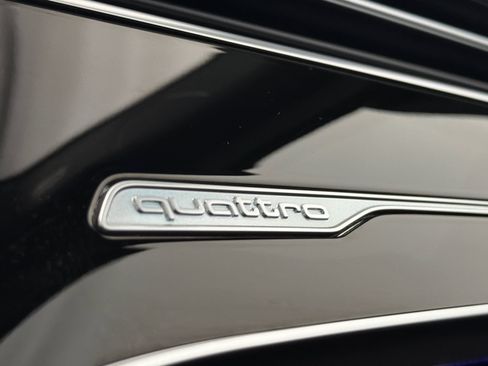 Used 2024 Audi SQ7 Premium Plus w/ Carbon Package AWD/4WD image 33