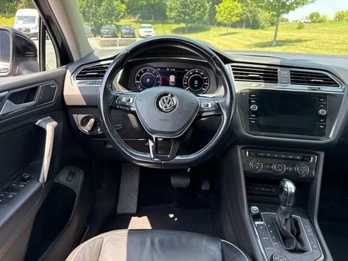Used 2019 Volkswagen Tiguan SEL Premium w/ 3rd Row Seat Package AWD/4WD image 19