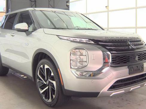 Used 2024 Mitsubishi Outlander SE image 19