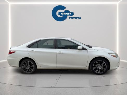 Used 2016 Toyota Camry SE image 6