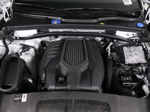 Certified 2026 Porsche Macan Turbo AWD/4WD image 26