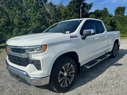 Used 2023 Chevrolet Silverado 1500 LT AWD/4WD image 3