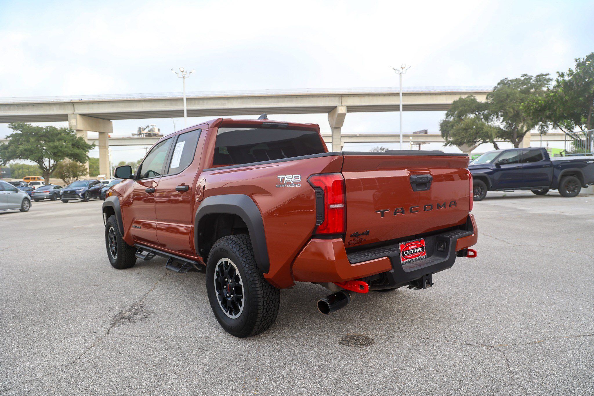 Certified 2025 Toyota Tacoma TRD Off-Road AWD/4WD image 9