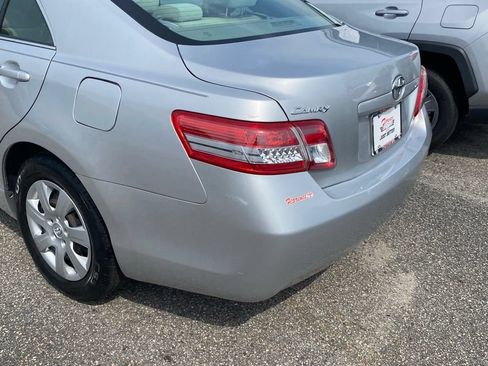 Used 2010 Toyota Camry FWD image 11