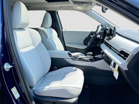 New 2025 Mitsubishi Outlander SEL image 31