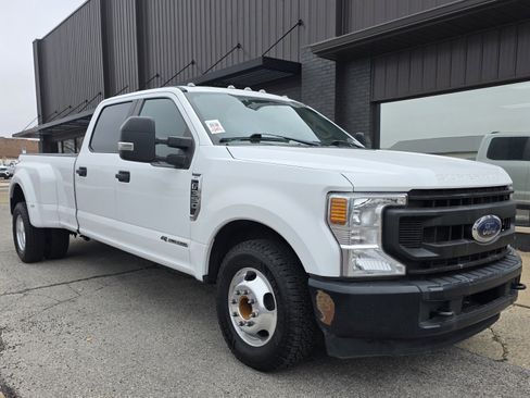 Used 2022 Ford F350 XL w/ Power Equipment Group image 3