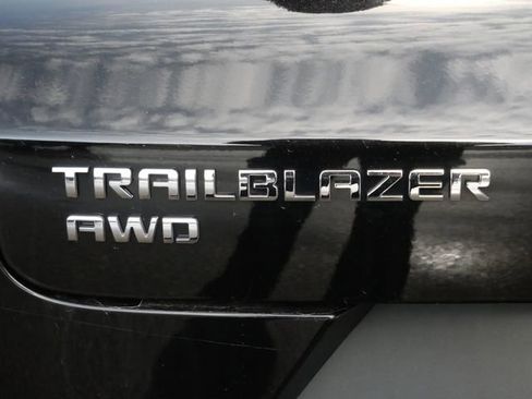Used 2025 Chevrolet TrailBlazer LT AWD/4WD image 8