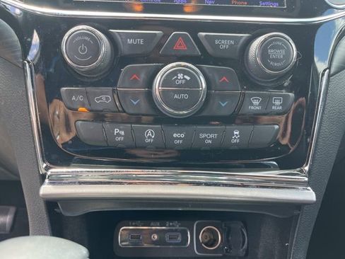 Used 2020 Jeep Grand Cherokee Laredo w/ Laredo X Package RWD image 27