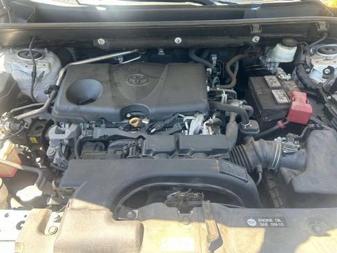 Used 2019 Toyota RAV4 LE FWD image 14