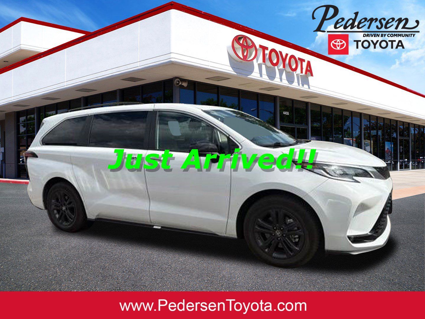 Used 2024 Toyota Sienna XSE w/ XSE Plus Package AWD/4WD image 1