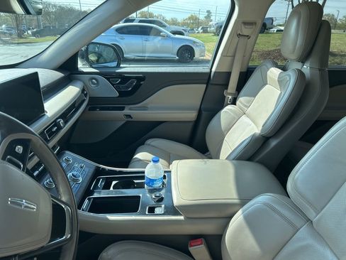 Used 2020 Lincoln Aviator Reserve w/ Equipment Group 202A image 12