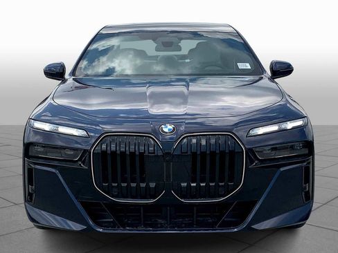 New 2025 BMW 760i xDrive w/ Executive Package image 3