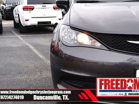 Used 2023 Chrysler Voyager LX image 42