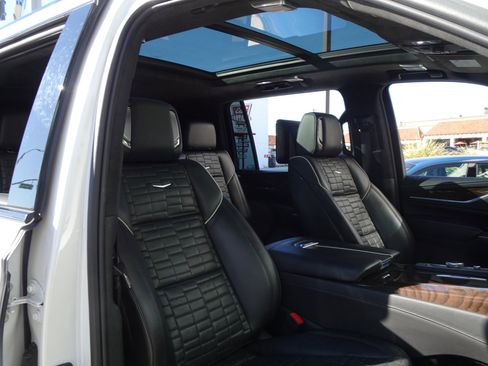 Used 2023 Cadillac Escalade ESV Sport Platinum w/ LPO, ONYX Package image 23