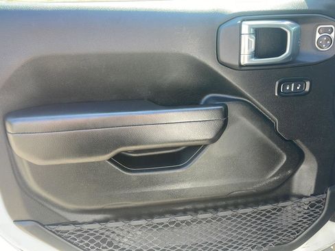 Certified 2021 Jeep Gladiator Willys image 12