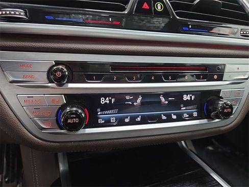 Used 2018 BMW 740i xDrive image 23