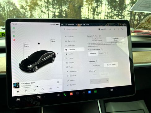 Used 2018 Tesla Model 3 Long Range image 19
