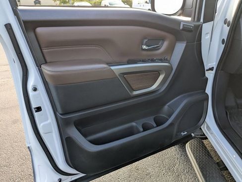 Certified 2024 Nissan Titan Platinum Reserve w/ Moonroof Package image 11