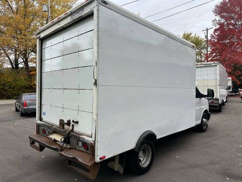 Used 2017 Chevrolet Express 3500 RWD image 7