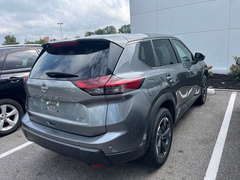 Used 2025 Nissan Rogue SV AWD/4WD image 3