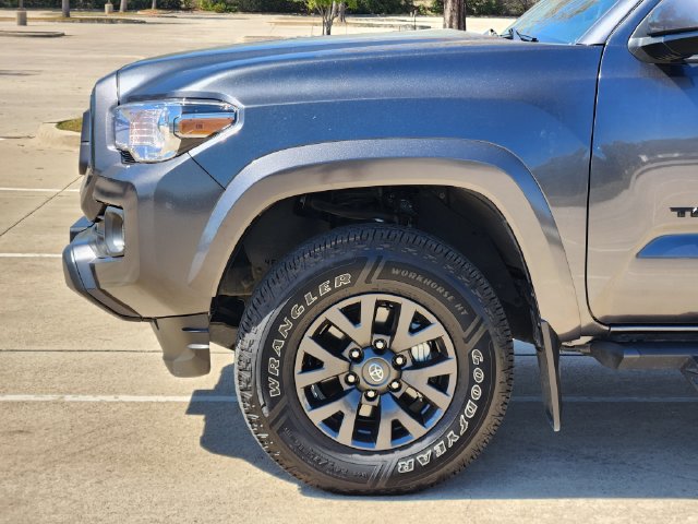 Used 2022 Toyota Tacoma SR5 RWD image 9