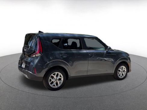 Used 2025 Kia Soul LX w/ LX Technology Package FWD image 15