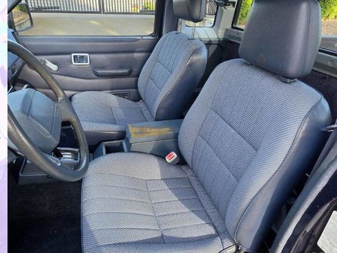 Used 1993 Nissan Pickup 2WD King Cab image 8