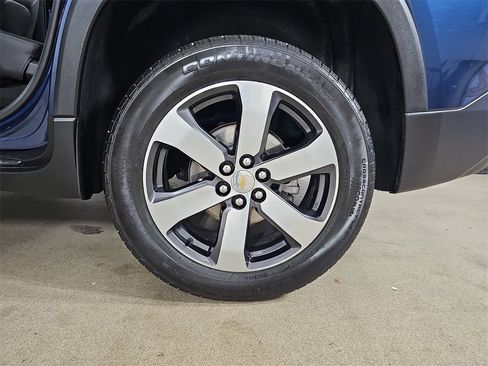 Certified 2023 Chevrolet Traverse LT w/ LT Premium Package image 41