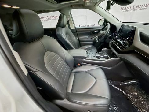 Used 2021 Toyota Highlander XLE image 29