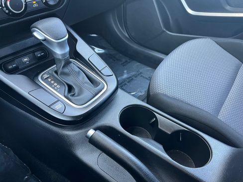 Used 2025 Kia Soul LX w/ LX Technology Package FWD image 45
