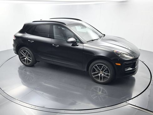 Certified 2026 Porsche Macan AWD/4WD image 40