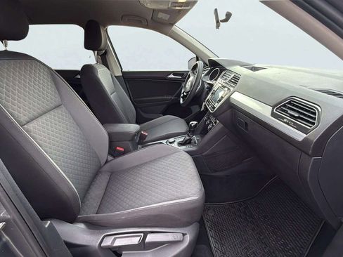 Used 2018 Volkswagen Tiguan S image 14