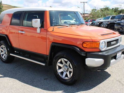 Used 2014 Toyota FJ Cruiser 4WD w/ Convenience Package image 3