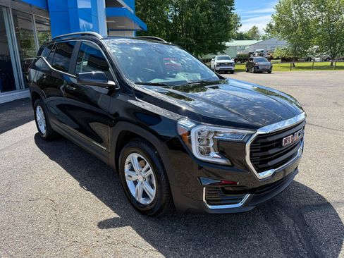 Used 2024 GMC Terrain SLE w/ Driver Convenience Package FWD image 5