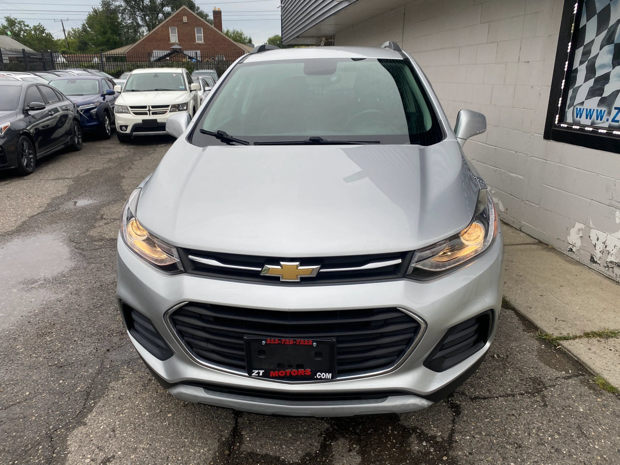 Used 2017 Chevrolet Trax LT w/ LT Convenience Package AWD/4WD image 5