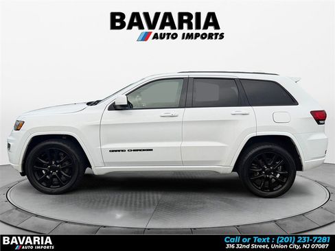 Used 2018 Jeep Grand Cherokee Altitude AWD/4WD image 2