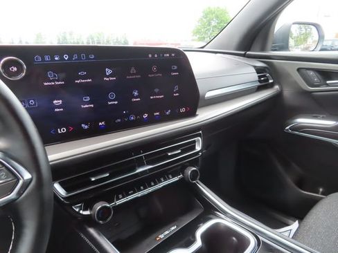 Used 2025 Chevrolet Traverse LT w/ Sun and Wheel Package AWD/4WD image 38