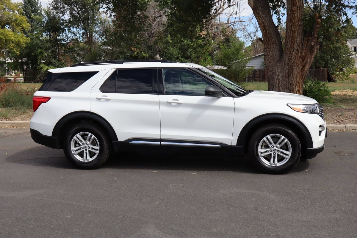 Used 2021 Ford Explorer XLT w/ Equipment Group 202A AWD/4WD image 3