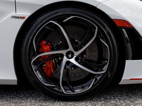 Used 2024 McLaren 750S Spider RWD image 17