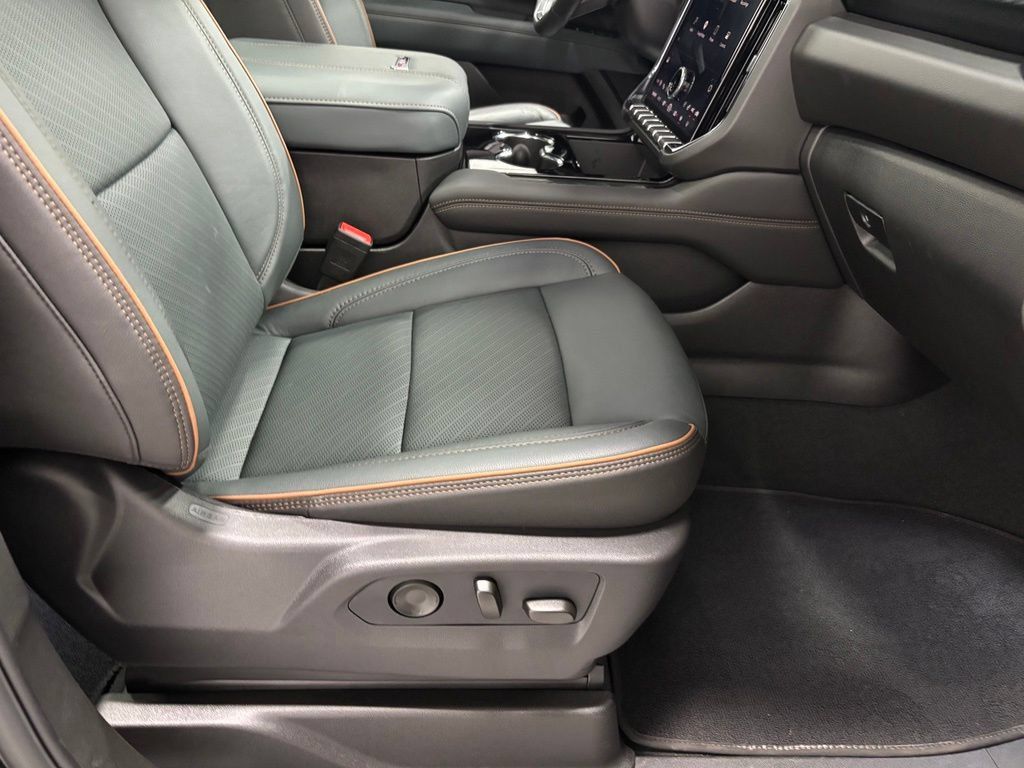 Used 2026 GMC Yukon XL AT4 w/ AT4 Premium Package AWD/4WD image 61