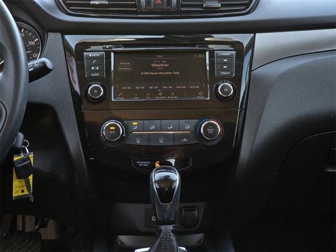 Used 2022 Nissan Rogue Sport S image 12